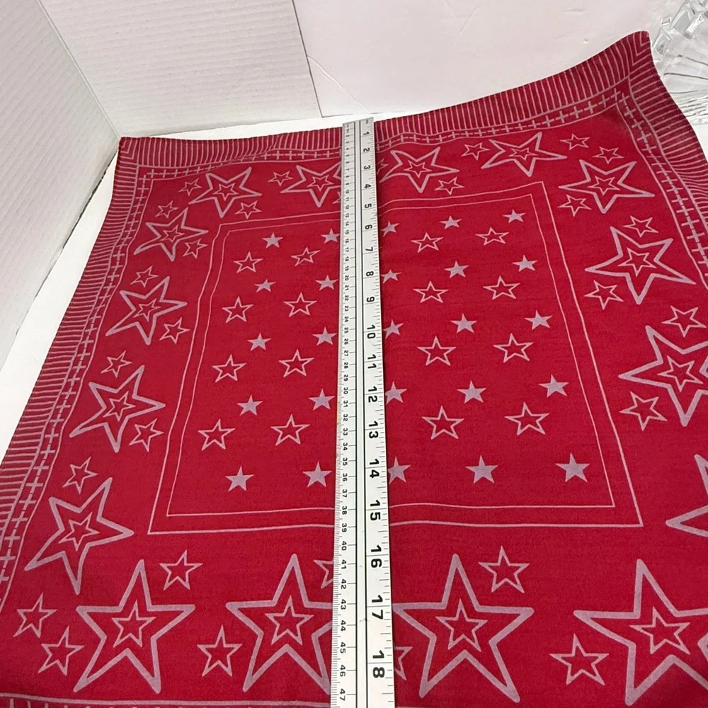 ⭐ Preloved Red Star Print Cotton Bandana – Classic Americana Charm ⭐